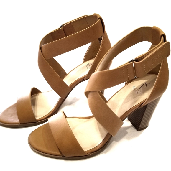 VERA WANG Cognac Block Heel Sandals - Picture 2 of 7